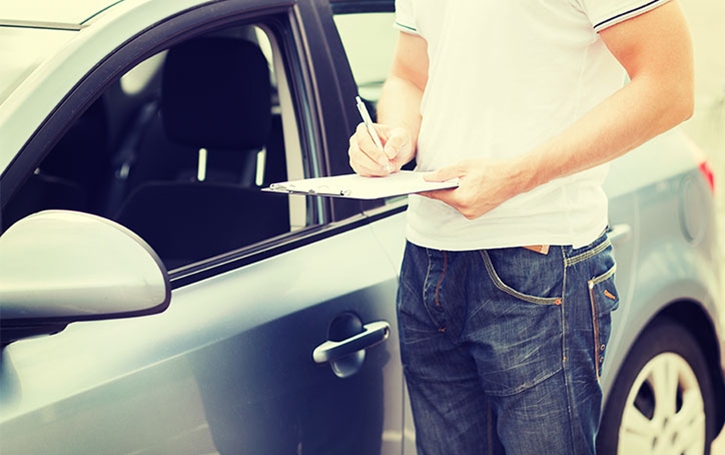 La location d’une voiture pour une courte durée et l’assurance